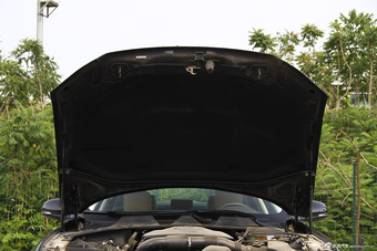 2015款捷豹XJL 2.0T两驱典雅商务版