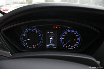 2015款海马M6 1.5T手动豪华型