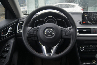 2016款马自达3昂克赛拉2.0L自动两厢旗舰型