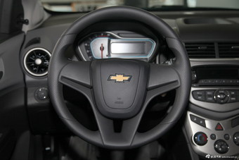 2014款爱唯欧三厢1.4L手动舒享版