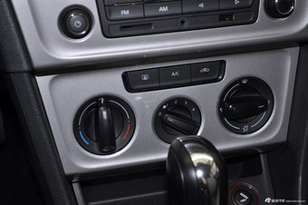 2013款朗行1.6L自动风尚型 雅致白