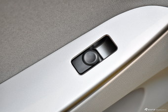 2014款瑞纳1.4L手动时尚型 迎春黄