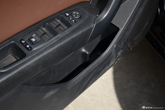 2016款奔腾B90 1.8T自动尊贵型十周年纪念版