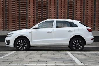 2016款众泰SR7 1.5T手动魔方之梦版