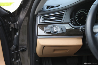 2013款宝马7系730Li豪华型