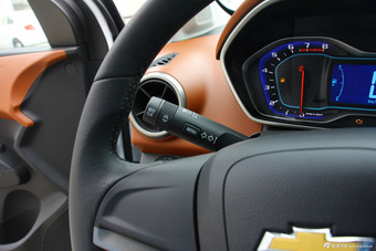 2014款爱唯欧两厢1.6L自动风尚版到店实拍