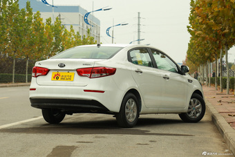 2015款起亚K2 1.4L手动GLS三厢