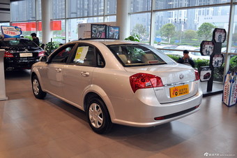 2013款凯越1.5L手动经典型 钛银