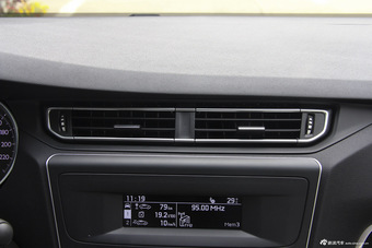 2014款东风标致408 1.8L自动豪华版