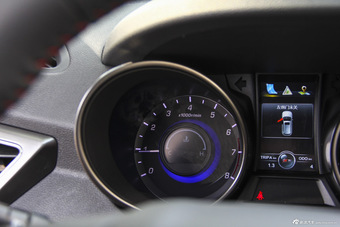 2016款长安CS75 2.0L手动豪华型国5