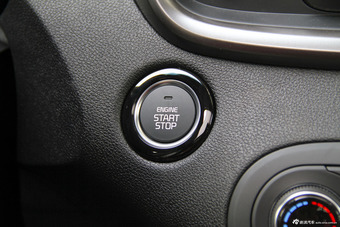 2015款索兰托L 2.4L自动汽油四驱精英版 7座 国5