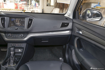 2015款荣威360 1.4T自动尊享版