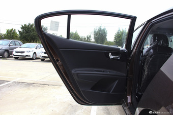 2014款起亚K4 1.8L自动DLX