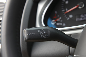 2015款奥迪Q7 40TFSI典藏型