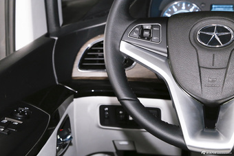 2013款瑞风M5 2.0T自动公务版