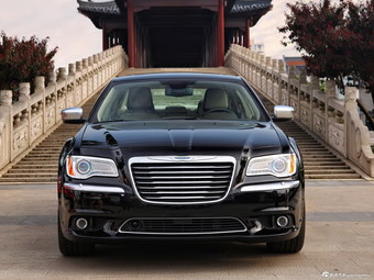 2014款克莱斯勒300C 3.0L自动卓越版