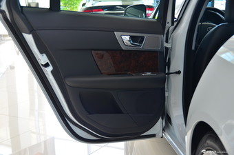 2015款捷豹XF 2.0T Sportbrake 豪华版