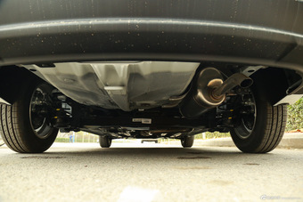 2015款起亚K2 1.4L手动GLS三厢