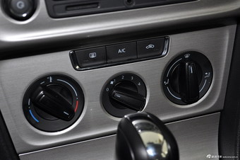 2013款朗逸1.6L自动舒适版 睿智金