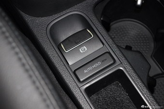 2013款途观1.8TSI自动舒适版两驱 极光白