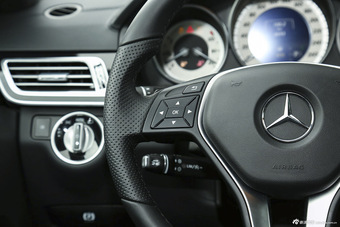 2015款奔驰E400L 3.0T自动豪华型4MATIC运动轿车