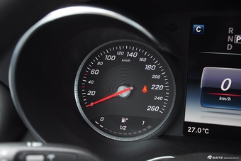 20015款奔驰C级C200旅行版