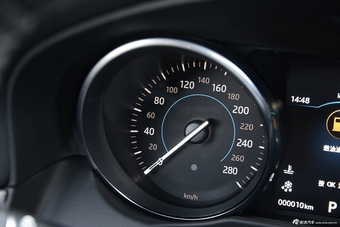 2016款捷豹XF 2.0T自动两驱R-Sport运动版