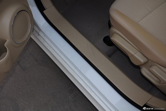 2015款绅宝D20两厢1.5L自动乐享版