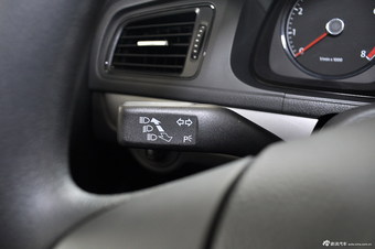 2013款朗逸1.6L自动风尚版 锐意红