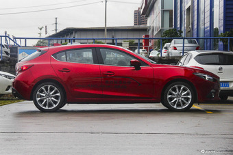 2016款马自达3昂克赛拉2.0L自动两厢旗舰型