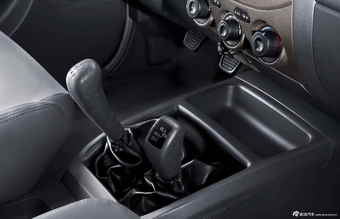 2012款雄狮F16官方图