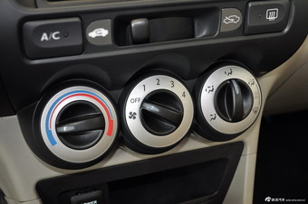 2014款理念1.3L手动舒适型 巴黎蓝