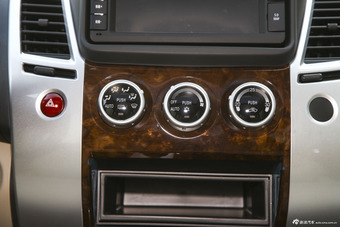 2013款帕杰罗·劲畅3.0L 自动四驱旗舰版