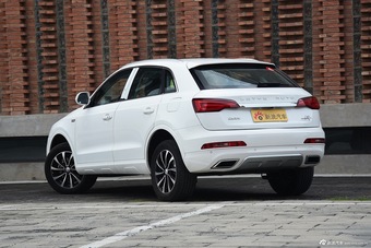 2016款众泰SR7 1.5T手动魔方之梦版