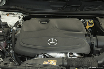 2015款奔驰GLA260 2.0T自动4MATIC运动型