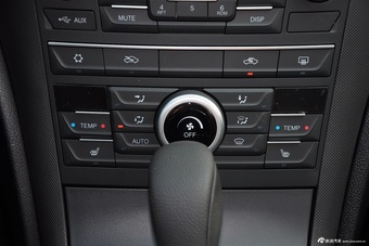 2016款奔腾B70 2.0L自动尊享型