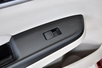 2013款凌派1.8L自动豪华版 探戈红