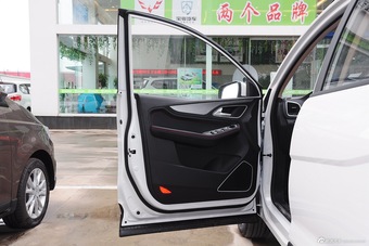 2015款 宝骏560 1.8L手动舒适型