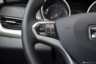 2016款众泰SR7 1.5T手动魔方之梦版