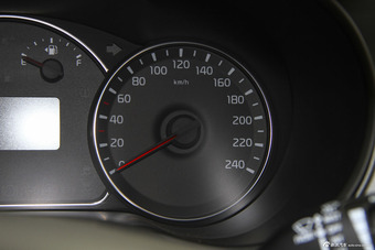 2013款佳乐 2.0L自动标准版7座 京V