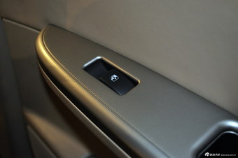 2013款凯越1.5L手动经典型 钛银