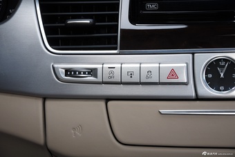 2014款奥迪A8L W12旗舰 版