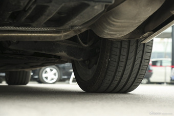 2015款奔驰E400L 3.0T自动豪华型4MATIC运动轿车