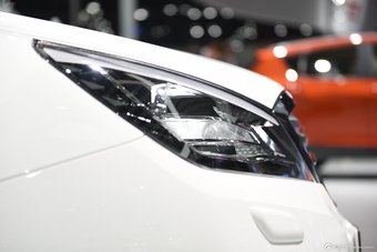 2015上海车展：奔腾B90