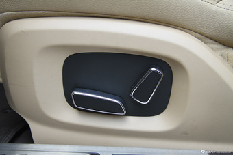 2015款捷豹XJL 2.0T两驱典雅商务版