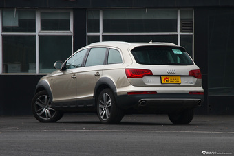 2015款奥迪Q7 40TFSI典藏型