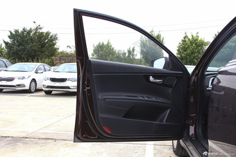 2014款起亚K4 1.8L自动DLX