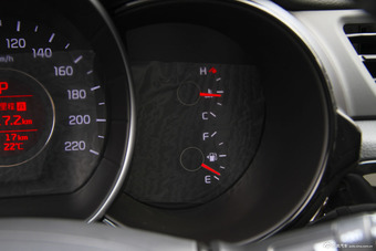 2015款起亚K2 1.6L自动Premium三厢