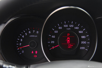 2015款起亚K2 1.4L自动Premium三厢