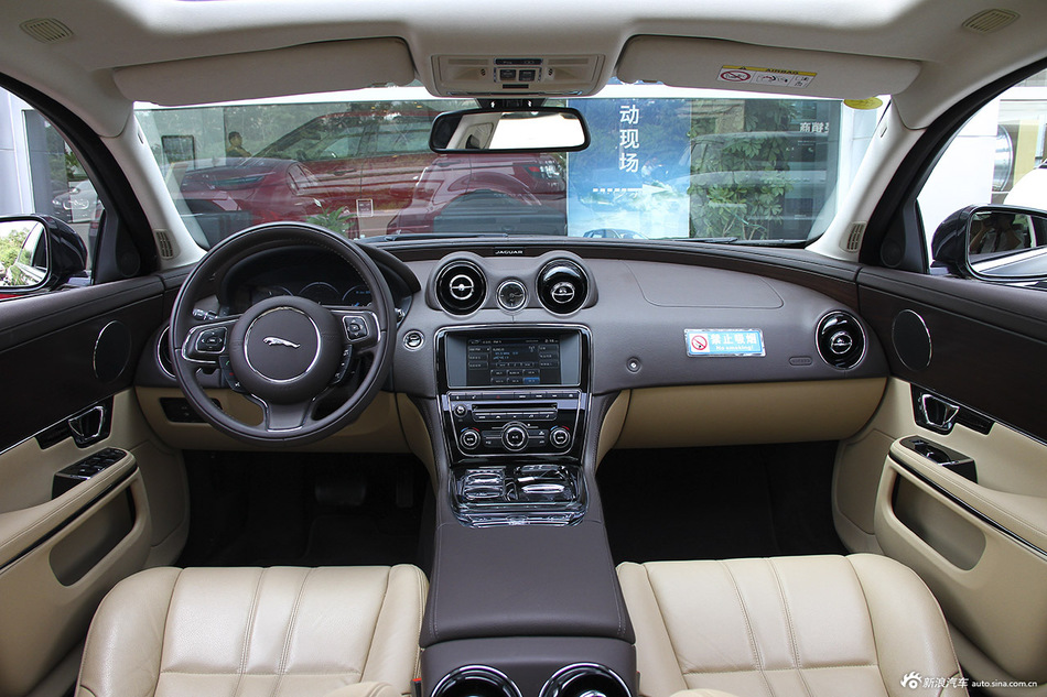 2015款捷豹XJL 2.0T两驱典雅商务版